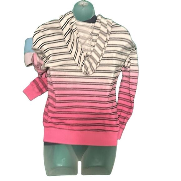 90s inspired soft stripe hoodie perfect for fall - Picture 2 of 3